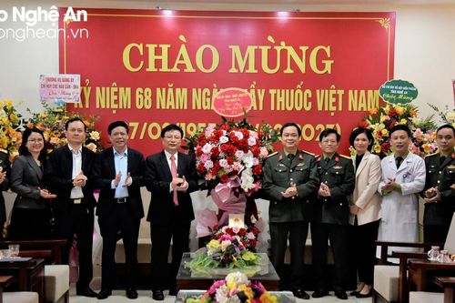 Phó Chủ tịch Ủy ban nhân dân tỉnh thăm, chúc mừng các đơn vị y tế nhân Ngày Thầy thuốc Việt Nam (27/2)