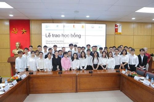 30 sinh viên nhận học bổng 'năng lượng tương lai'