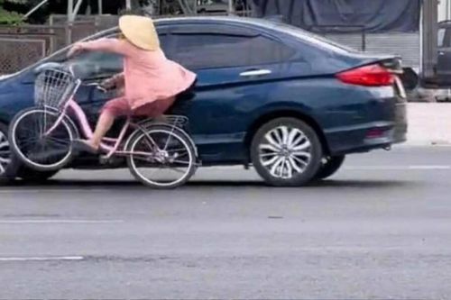 Thông tin bất ngờ về người phụ nữ phóng xe đạp hồng gây 'bão' mạng
