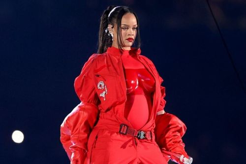 Sau Super Bowl, 'mẹ bầu' Rihanna tiếp tục 'đại náo' sân khấu Oscar 2023