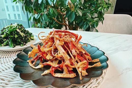 Dùng thanh cua làm snack giòn thơm, để cả tuần vẫn ngon như mới