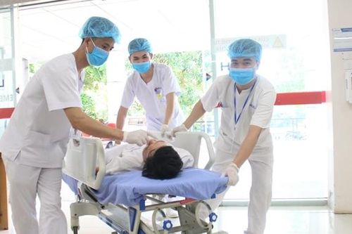 Cạn kiệt vật tư, hóa chất: Sắp tới, Bệnh viện Việt Đức chỉ ưu tiên mổ cấp cứu
