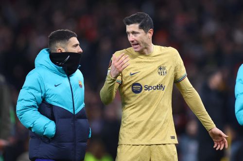 Lewandowski nổi nóng với Fati sau trận thua MU