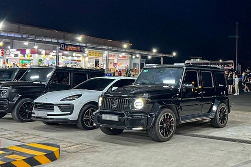 Cảnh sát vây bắt đoàn siêu xe Ferrari, Mercedes G63, McLaren trên cao tốc