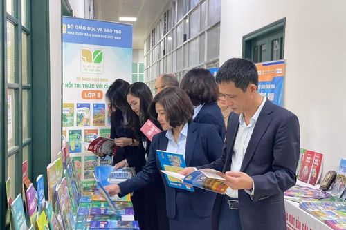 Hà Nội: Giới thiệu sách giáo khoa lớp 4, 8, 11 theo Chương trình GDPT mới