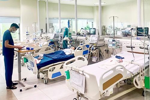 Uống nhầm thuốc tẩy quần áo, bé gái 42 tháng tuổi nhập viện cấp cứu