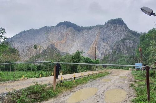 Lên núi đặt mìn nổ đá, một công nhân ngã tử vong ở Quảng Bình