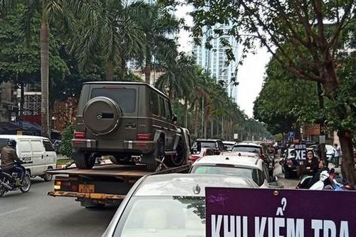 Hà Nội: Người dân chật vật đi đăng ký xe ô tô
