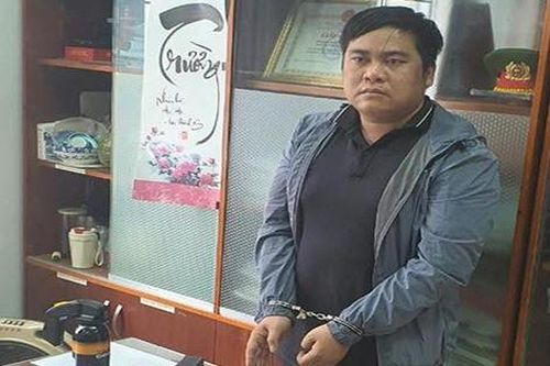 Bắt nóng kẻ dùng bình xịt hơi cay, súng điện cướp tiền ở cửa hàng vắng