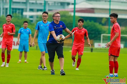 HLV Philippe Troussier nhận chỉ tiêu bất ngờ tại SEA Games