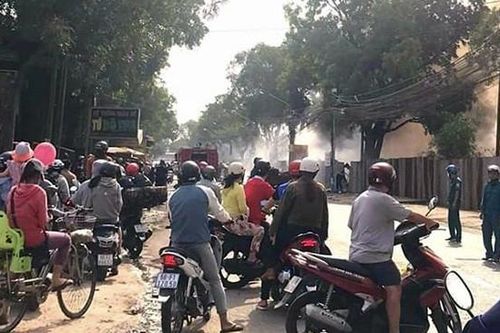 Cháy lớn bãi rác tự phát khiến hàng trăm hộ dân mất điện