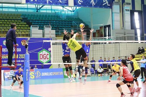 Đội bóng chuyền nam Hà Tĩnh thua đầy tiếc nuối trước Sannest Khánh Hòa