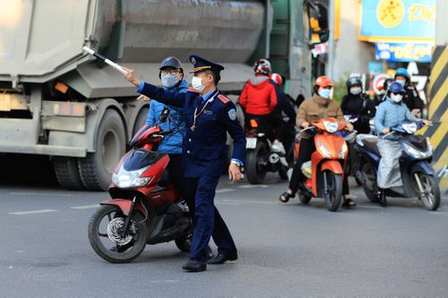 Thí điểm điều chỉnh nút giao Lê Trọng Tấn-Quang Trung-Văn Khê từ 25/2