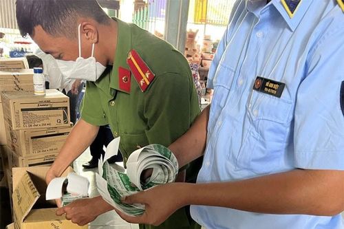 Hậu Giang: Phát hiện gần 1.000 chai thuốc bảo vệ thực vật không rõ nguồn gốc
