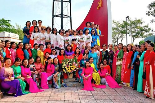 Hội Liên hiệp Phụ nữ tỉnh An Giang về nguồn, thăm 'địa chỉ đỏ' Di tích lịch sử cách mạng cấp quốc gia Cột Dây Thép