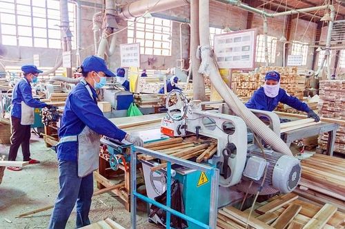 Doanh nghiệp gỗ xoay xở tìm khách vì thiếu đơn hàng