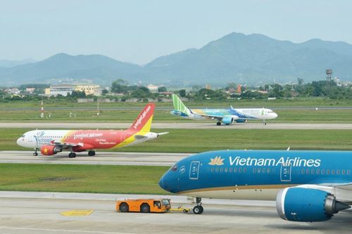 Chuyên gia: Đã đến lúc bỏ cả giá trần và giá sàn vé máy bay