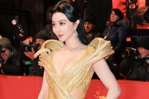 Phạm Băng Băng và dàn sao mặc gợi cảm bất chấp thời tiết 2 độ C