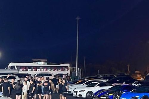 Cận cảnh kiểm tra đoàn siêu xe trên cao tốc
