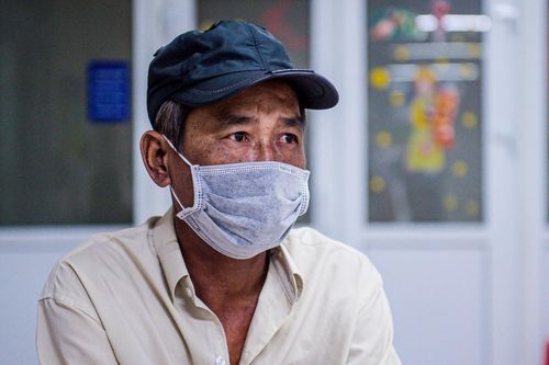 Bệnh nhân ung thư và bác sĩ thức đến 1h sáng chờ xạ trị