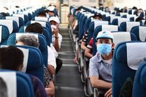 Đề xuất bỏ giá trần vé máy bay, miễn visa du lịch