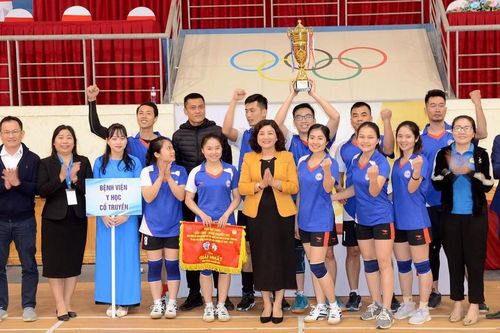 Bế mạc giải thể thao chào mừng ngày Thầy thuốc Việt Nam