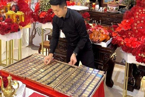 Choáng với đám cưới ngập vàng và sổ đỏ của cô dâu, chú rể ở Bình Dương
