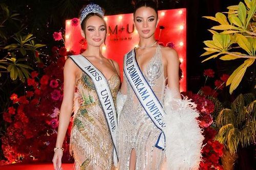 Người đẹp Miss Universe 2022 tỏa sáng trên thảm đỏ trong thiết kế đầm xẻ cao