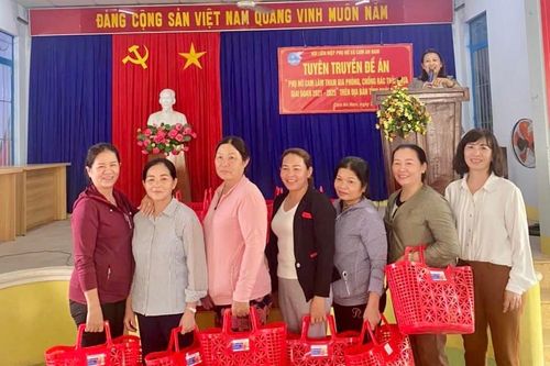 Tuyên truyền phòng chống rác thải nhựa cho hội viên phụ nữ