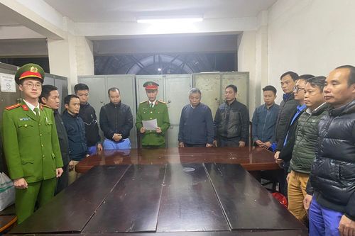 Tạm giữ hình sự 18 người để điều tra dấu hiệu sai phạm tại 2 Trung tâm đăng kiểm ở Gia Lâm