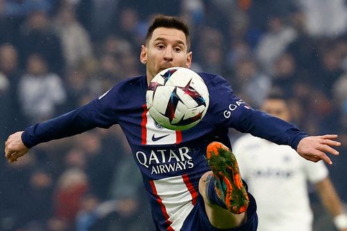 Messi sắp vượt mặt Ronaldo