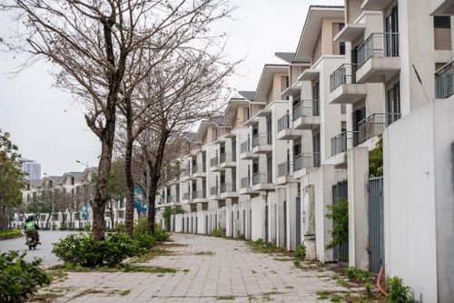 Hàng trăm biệt thự bỏ hoang tại khu đô thị hơn 7.000 tỷ