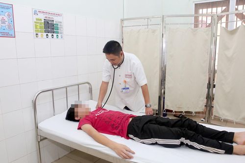 Căn bệnh hiếm khiến thiếu niên 15 tuổi đột ngột đau yếu tứ chi