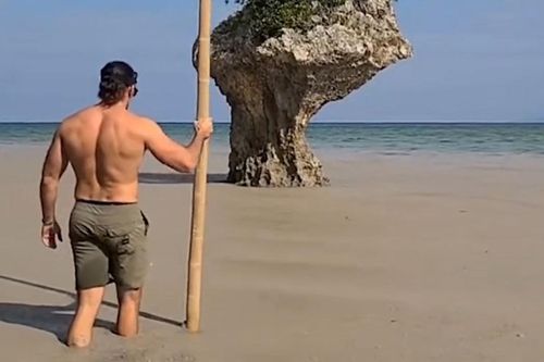 Bãi biển 'cát lún' ở Nhật Bản