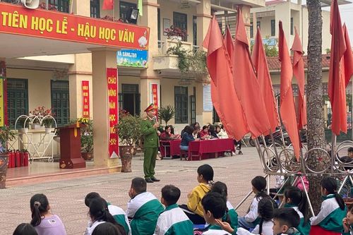 Công an huyện Đan Phượng triển khai tập huấn PCCC cho các trường học