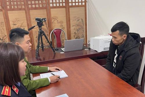 Bắt kẻ trộm nhiều điện thoại đắt tiền mùng 1 Tết ở Tuyên Quang