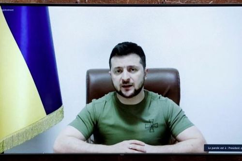 Tổng thống Ukraine Zelenskyy sa thải chỉ huy quân sự hàng đầu