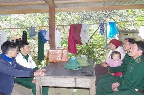 Bác sĩ biên phòng tìm ra bài thuốc giải độc lá ngón