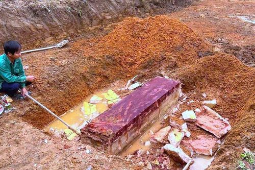 Đào móng làm nhà, phát hiện quan tài cổ 'trong quan ngoài quách'