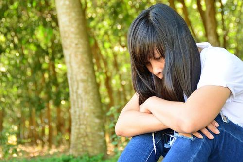 Sống ê chề vì bị em chồng phát hiện bí mật