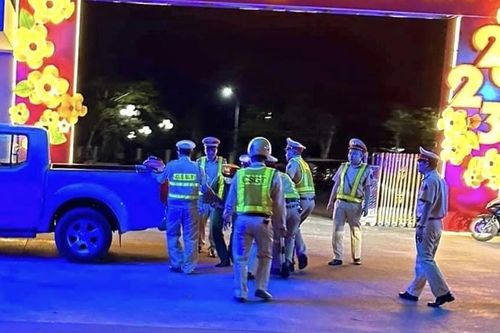 Tông đại úy công an gãy chân vì bị yêu cầu kiểm tra nồng độ cồn