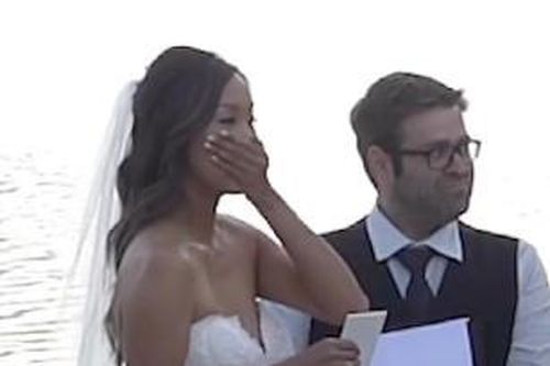Cô dâu sốc trước những 'vị khách không mời mà đến' trong đám cưới ngoài trời