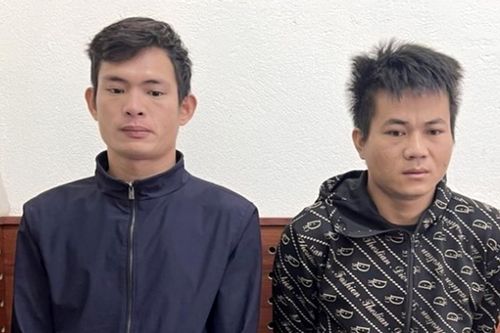 Khởi tố 2 kẻ cướp điện thoại của người đi đường