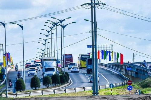 Vì sao tiến độ thi công đường cao tốc Mỹ Thuận - Cần Thơ chậm?