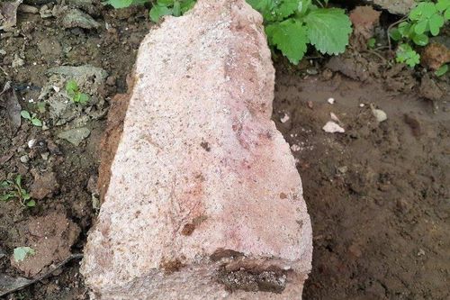 Nghệ An: Phát hiện cỗ quan tài nặng nửa tấn khi đào móng nhà
