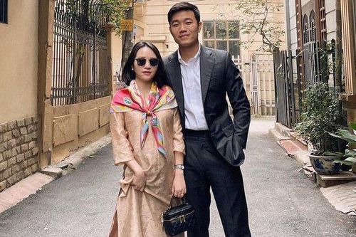 Vợ Xuân Trường rơm rớm nước mắt khi chồng công khai cảm ơn giữa sự kiện