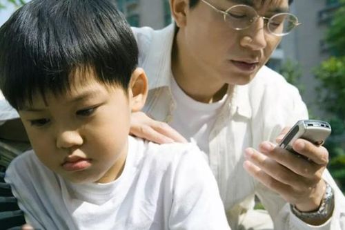 Tại sao không nên cấm trẻ em chơi điện thoại?