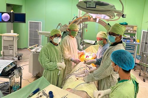 Bệnh viện Đa khoa Trung tâm An Giang triển khai kỹ thuật mổ gãy cột sống do loãng xương