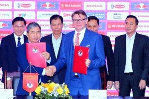 HLV Philippe Troussier gọi 41 cầu thủ lên tuyển U22 Việt Nam