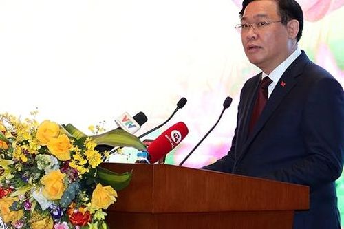 Chủ tịch Quốc hội Vương Đình Huệ thăm và chúc mừng Bệnh viện TWQĐ 108 nhân Ngày thầy thuốc Việt Nam